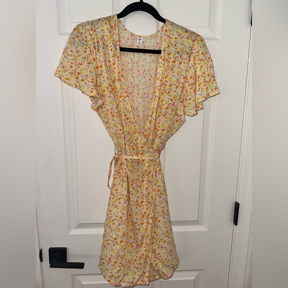 Wrap around yellow floral dress, brand new with tags never worn